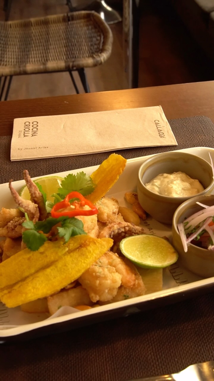 Si quieres conocer el sabor de la costa peruana, empieza por una buena jalea.
En CALLAO24 la servimos como nos gusta en 