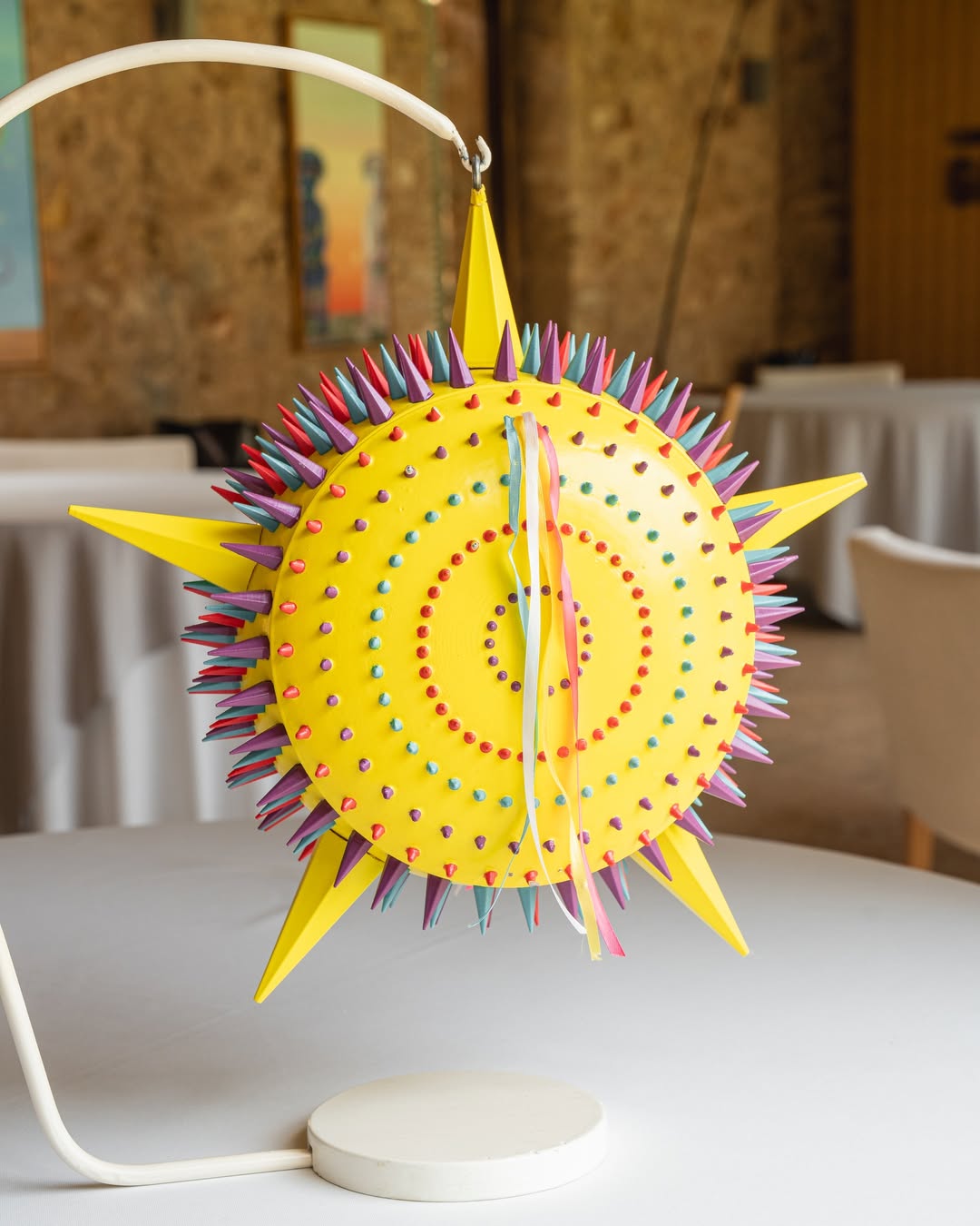 En México, la piñata es sinónimo de celebración. En nuestra cocina mexiterránea la reinterpretamos para que el final de 