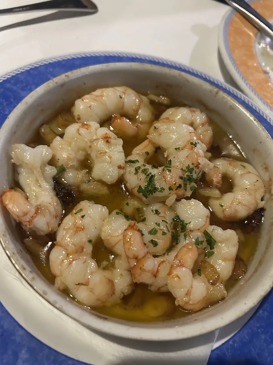 Gambas al ajillo at Can Trompe