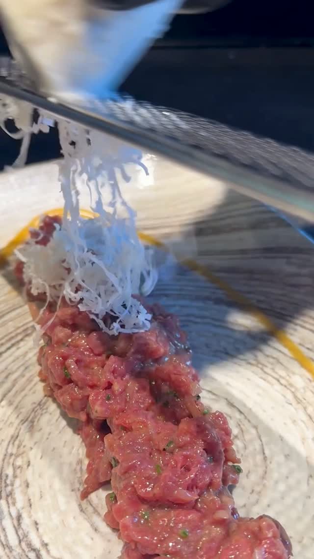 🥩 Steak tartare en Cardumen, una receta tradicional llevada a la excelencia.
Elaborado con la mejor carne de vacuno, cu