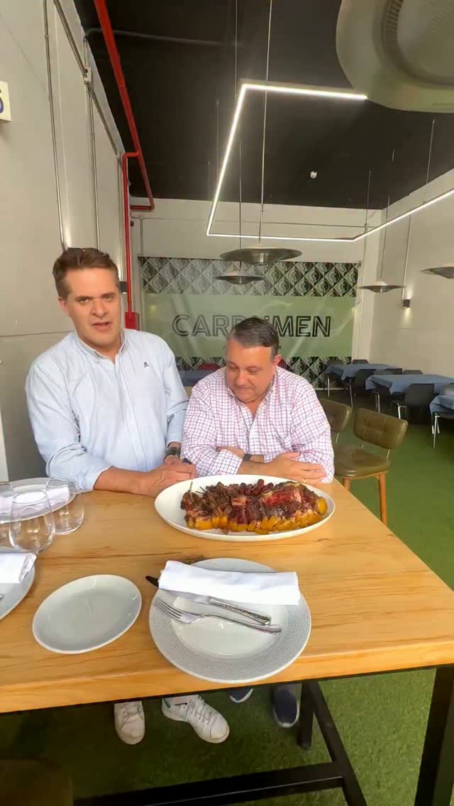 🔥 ¡A toda brasa! 🔥
Ese es el lema de Cardumen, un restaurante donde el fuego es el gran protagonista y donde podrás dis