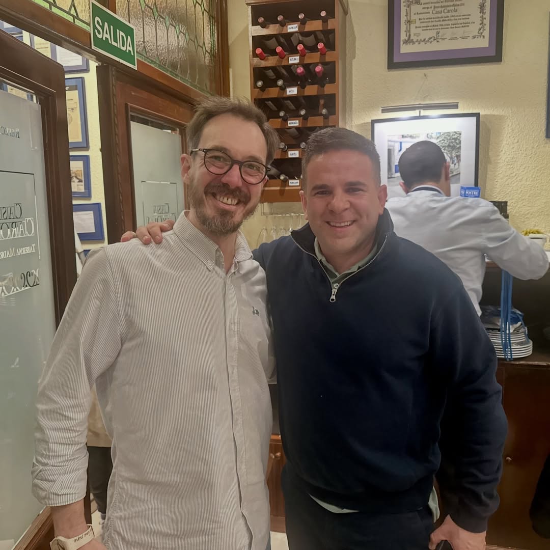 Que sorpresa y que buena!! Gracias @angel_gaitan_oficial por la visita, qué gusto tenerte en casa. Gran persona y gran f