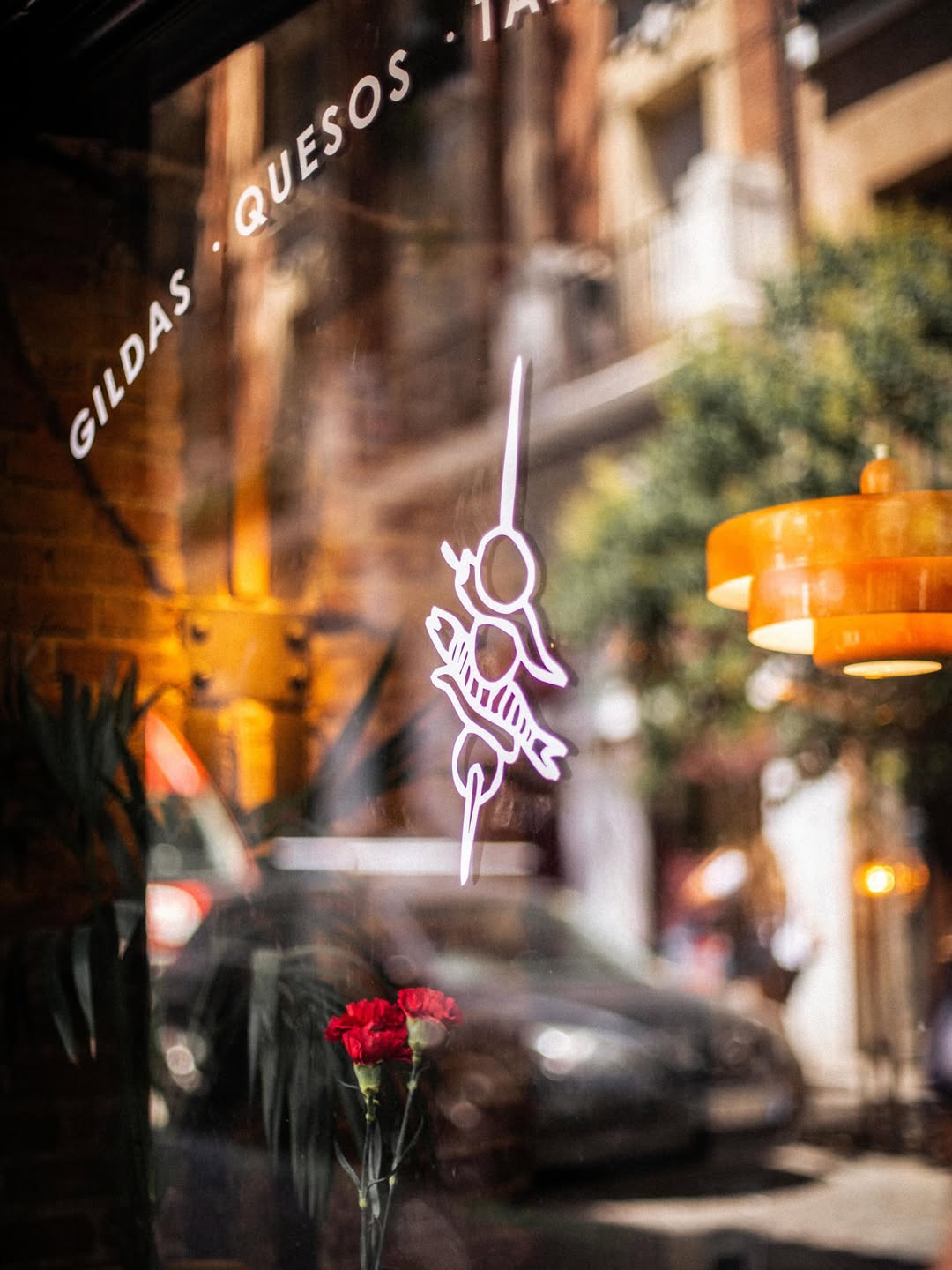 Si pasas por Malasaña, ya sabes dónde parar 🍇🥪🫒