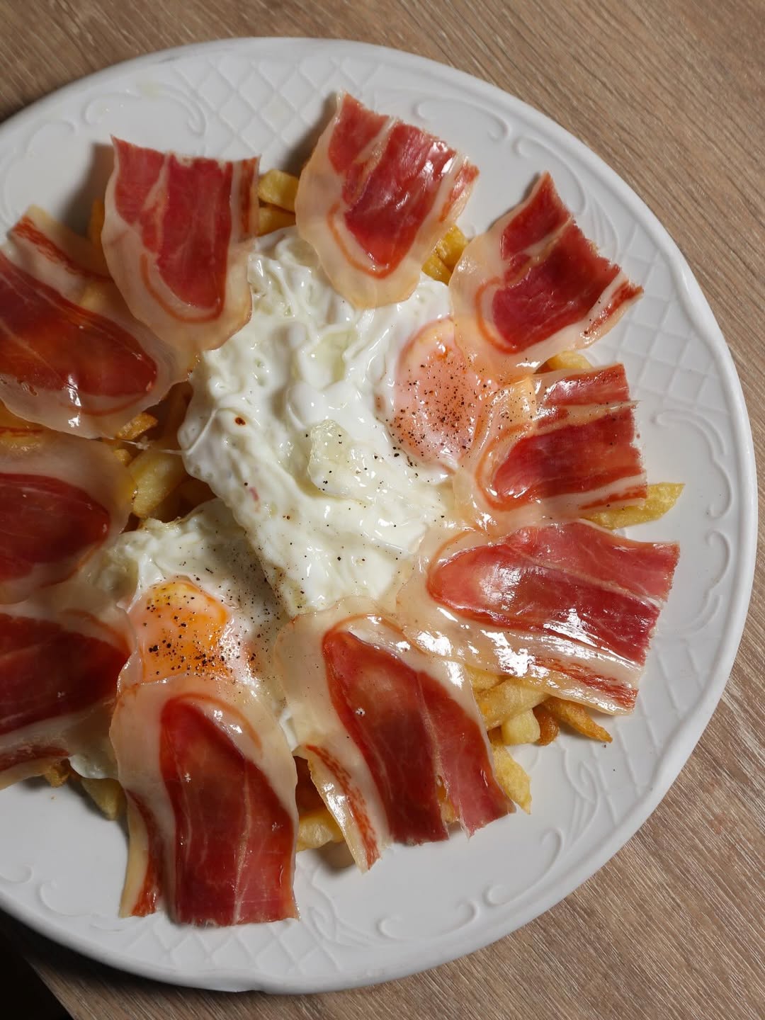 El fin de semana comienza en CASA DANI con tus platos favoritos y algunas raciones tipicas que aun no conocias, ¿te apun