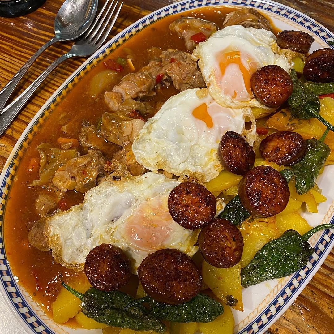 ¿Empezamos el fin de semana?
No se nos ocurre mejor plan que, unas cañas o unas sidras y un buen plato como este para