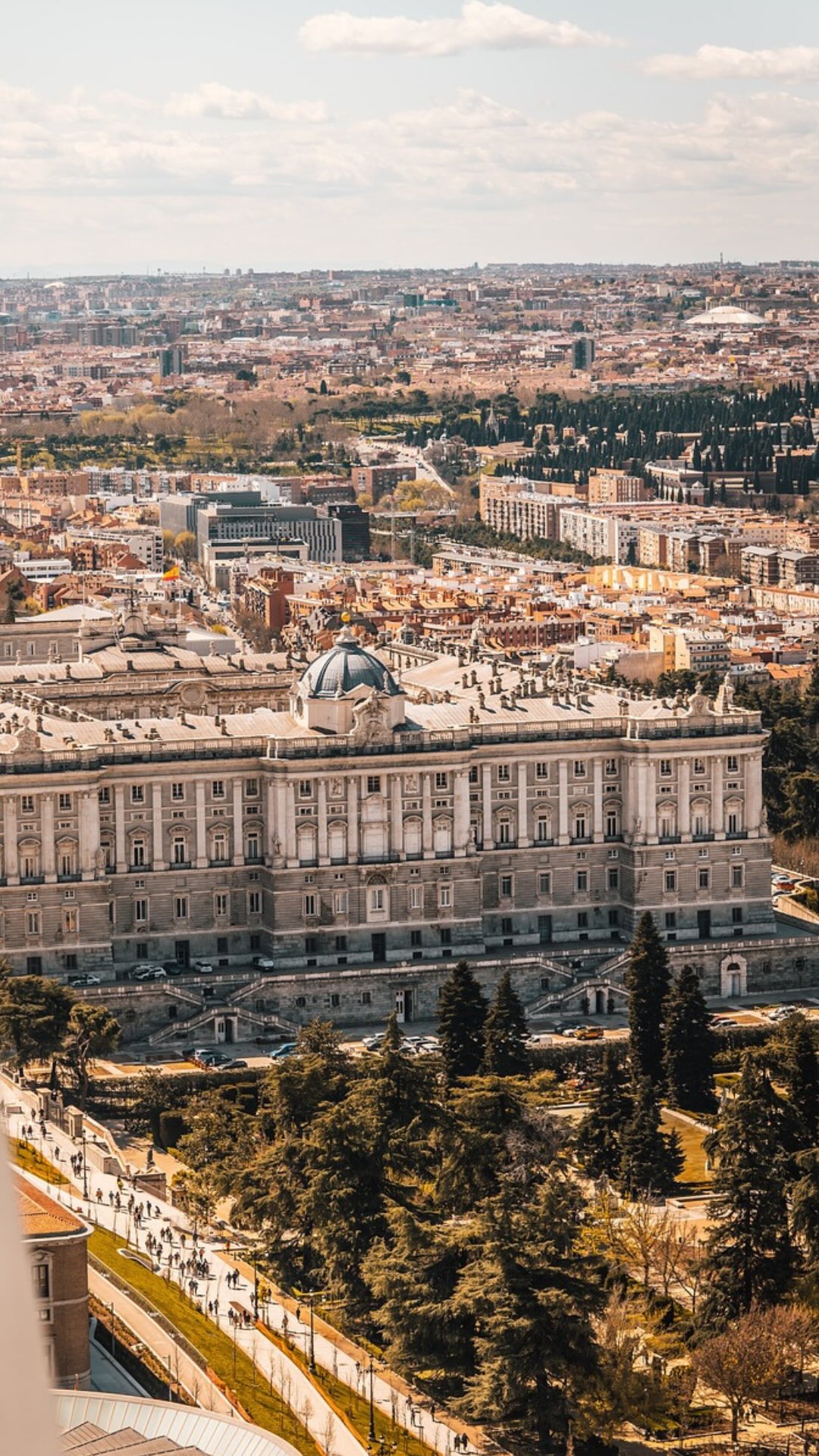 Hay costumbres que no se cambian por nada.
La ciudad recupera su pulso y la gente fina sus buenas costumbres: arreglar