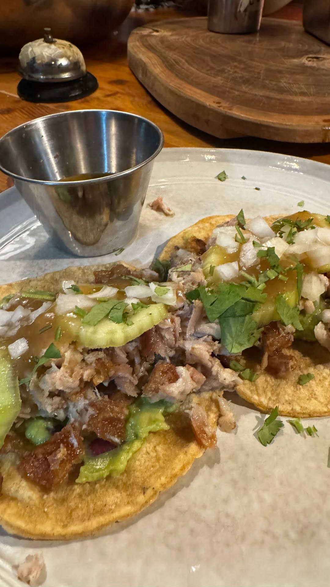 TACOS DE PANCETA DE CHANCHO
Peponillos encurtidos / tamarindo chilli