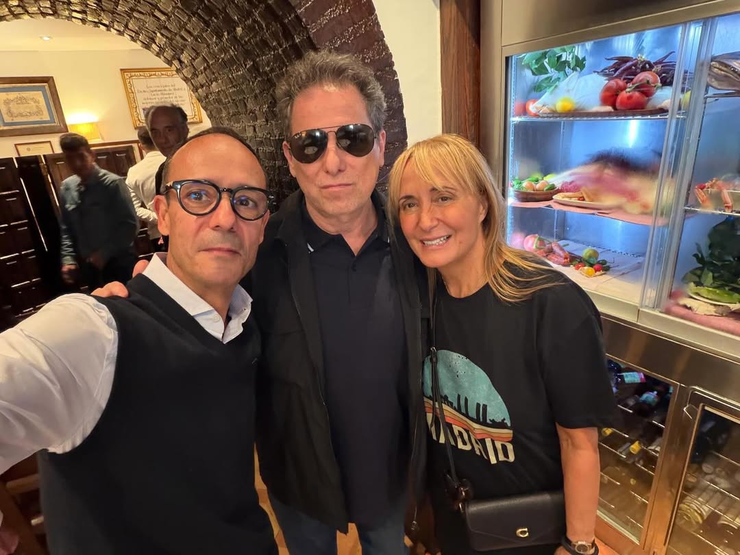 Un abrazo con nuestro cariño y nuestros mejores deseos para Andres Calamaro!. 🥰🥰🥰