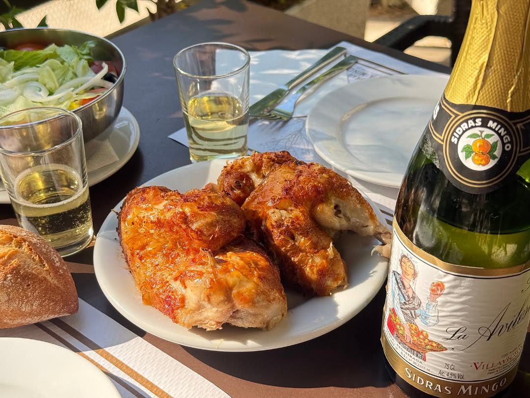 Llega el último fin de semana de septiembre y luce un sol espléndido ☀️
Disfruta de una buena comida y una Sidra refresc