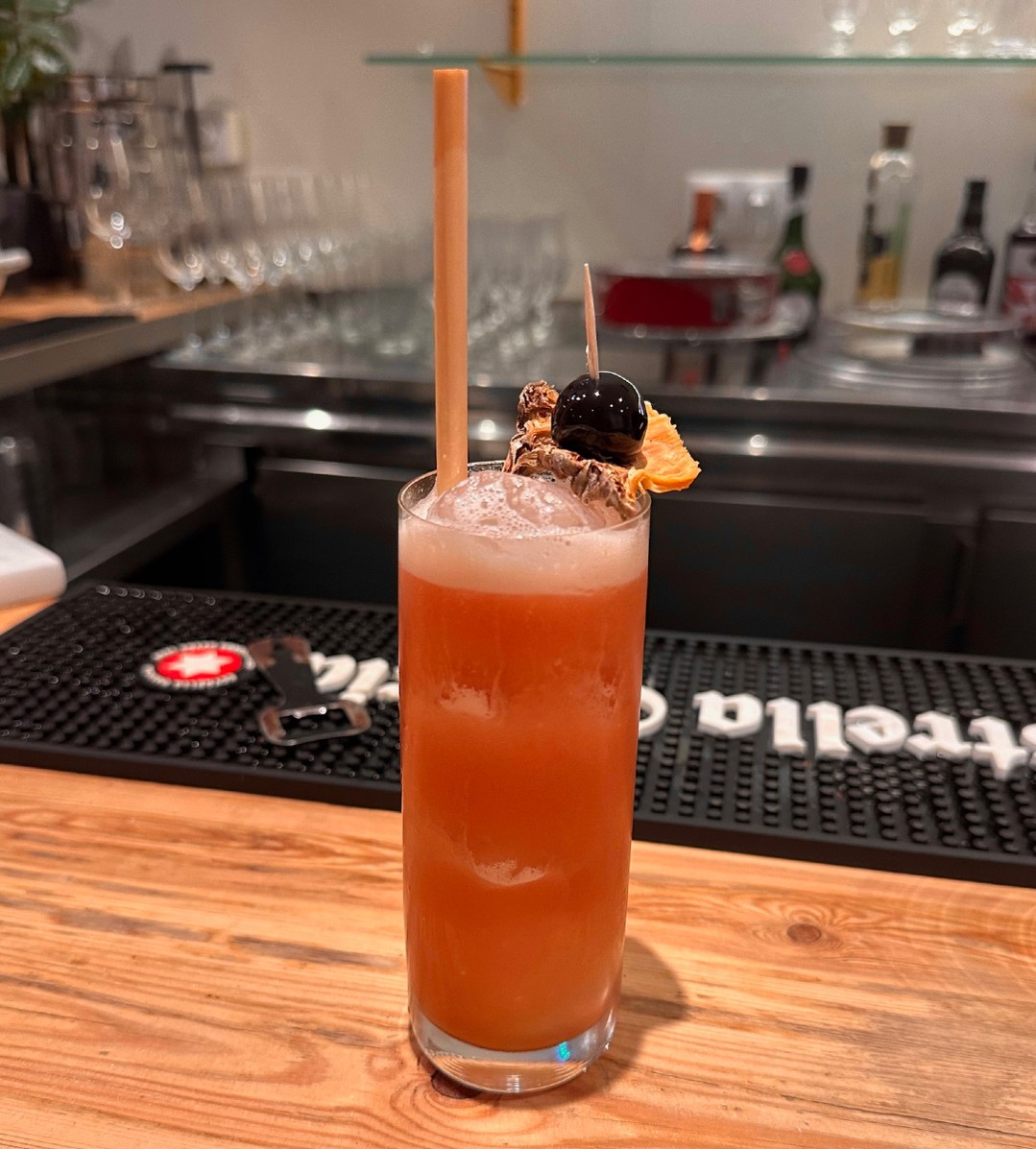 🥂 Descubre nuestra oferta líquida: desde burbujeantes propuestas hasta infusiones aromáticas y mocktails innovadores. ¡T