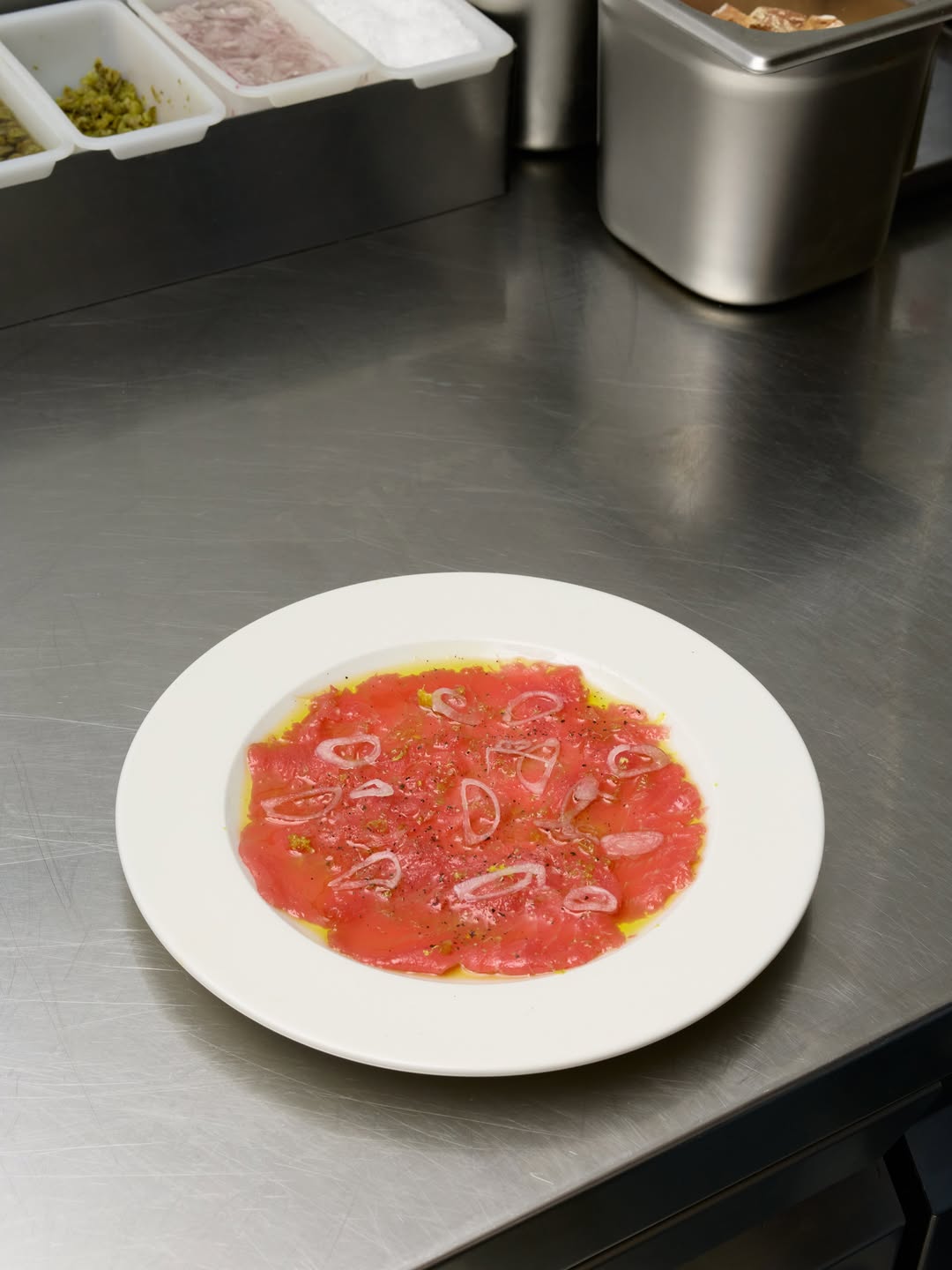 Tuna carpaccio available at Casa Música