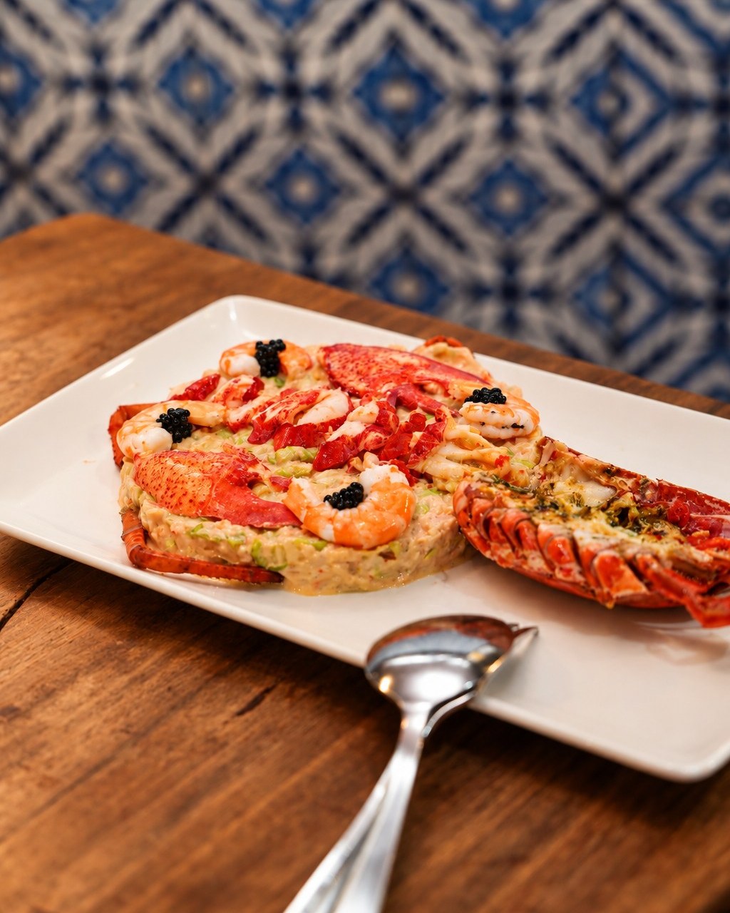 Fresca, elegante y llena de sabor 🦞✨

Nuestra ensalada de bogavante es uno de esos platos que entran por los ojos y conq