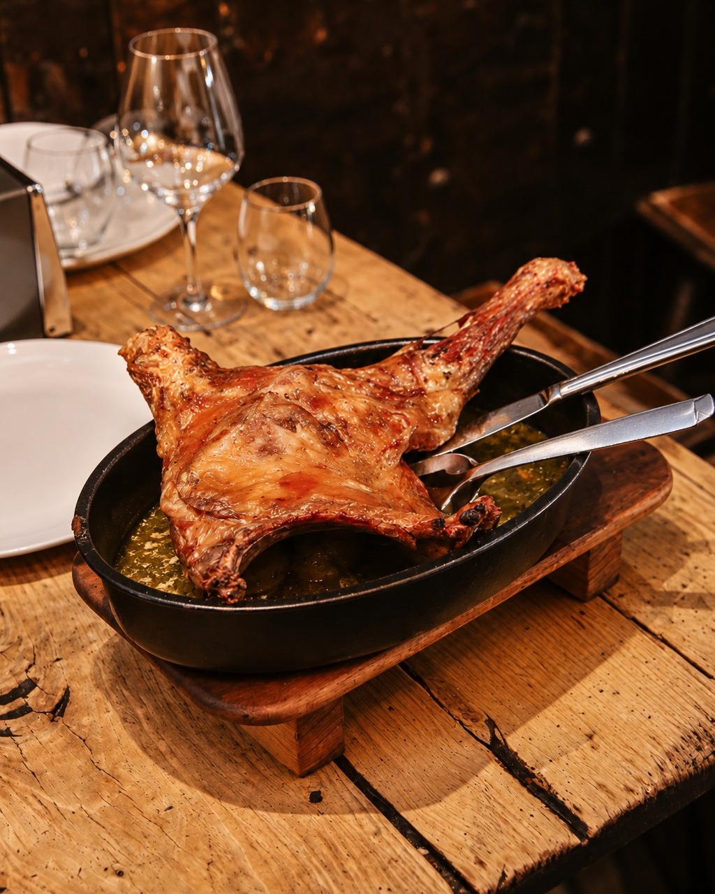 Hay sabores que nunca pasan de moda 🔥🍷

En Casa Pedro, nuestras carnes asadas son uno de esos imprescindibles que merece