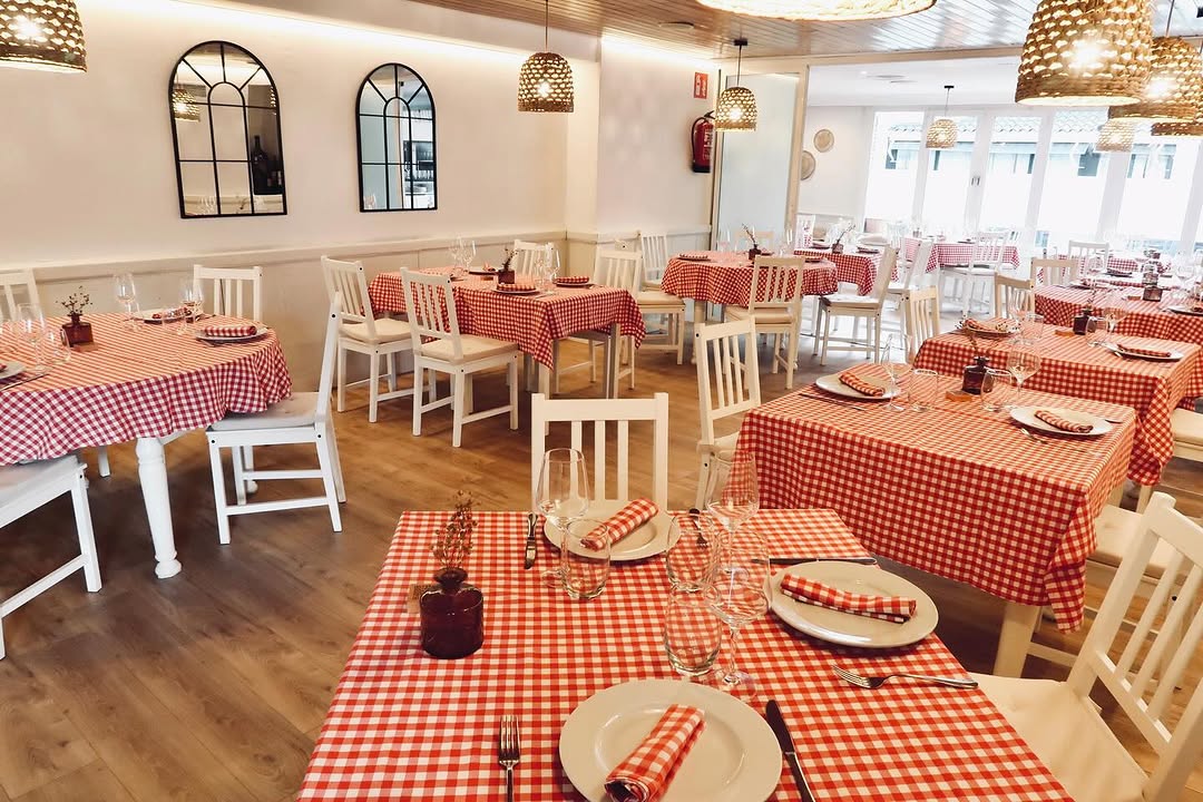 Domingo de comidas en Casa Pello ☀️ ¡Te esperamos!