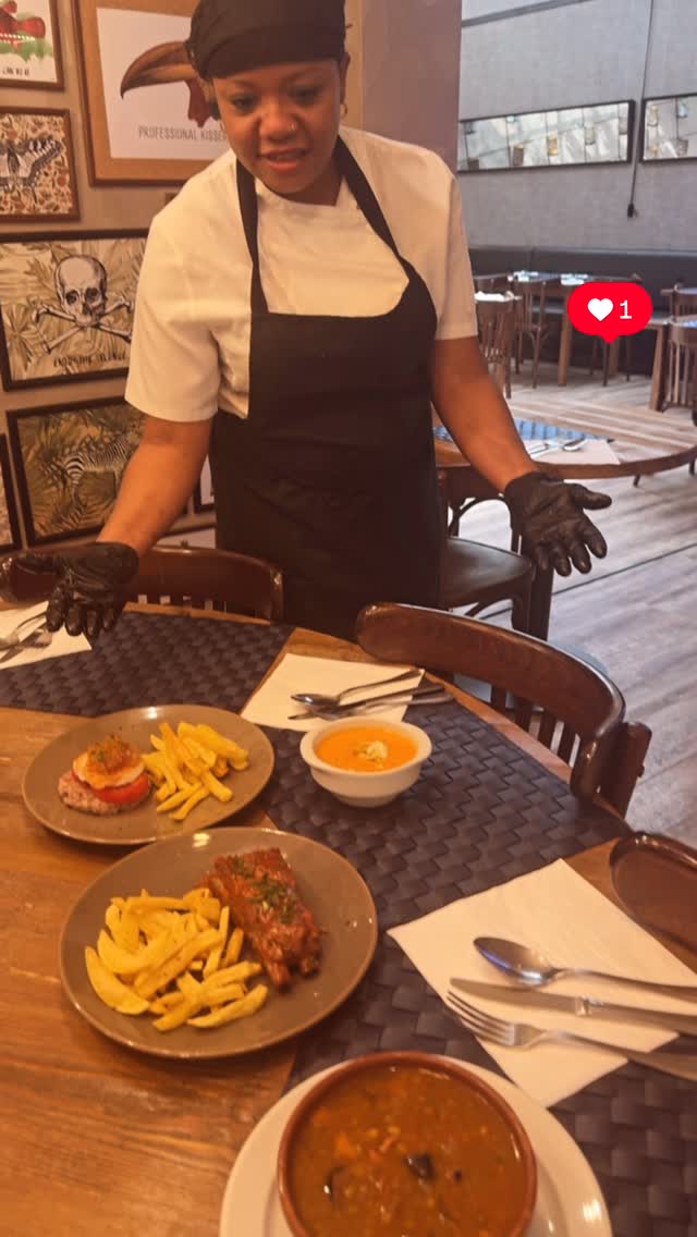 Presentación del menú del día con nuestro chef 🍴 No pienses qué comer hoy, ¡ya lo preparamos para ti 😋