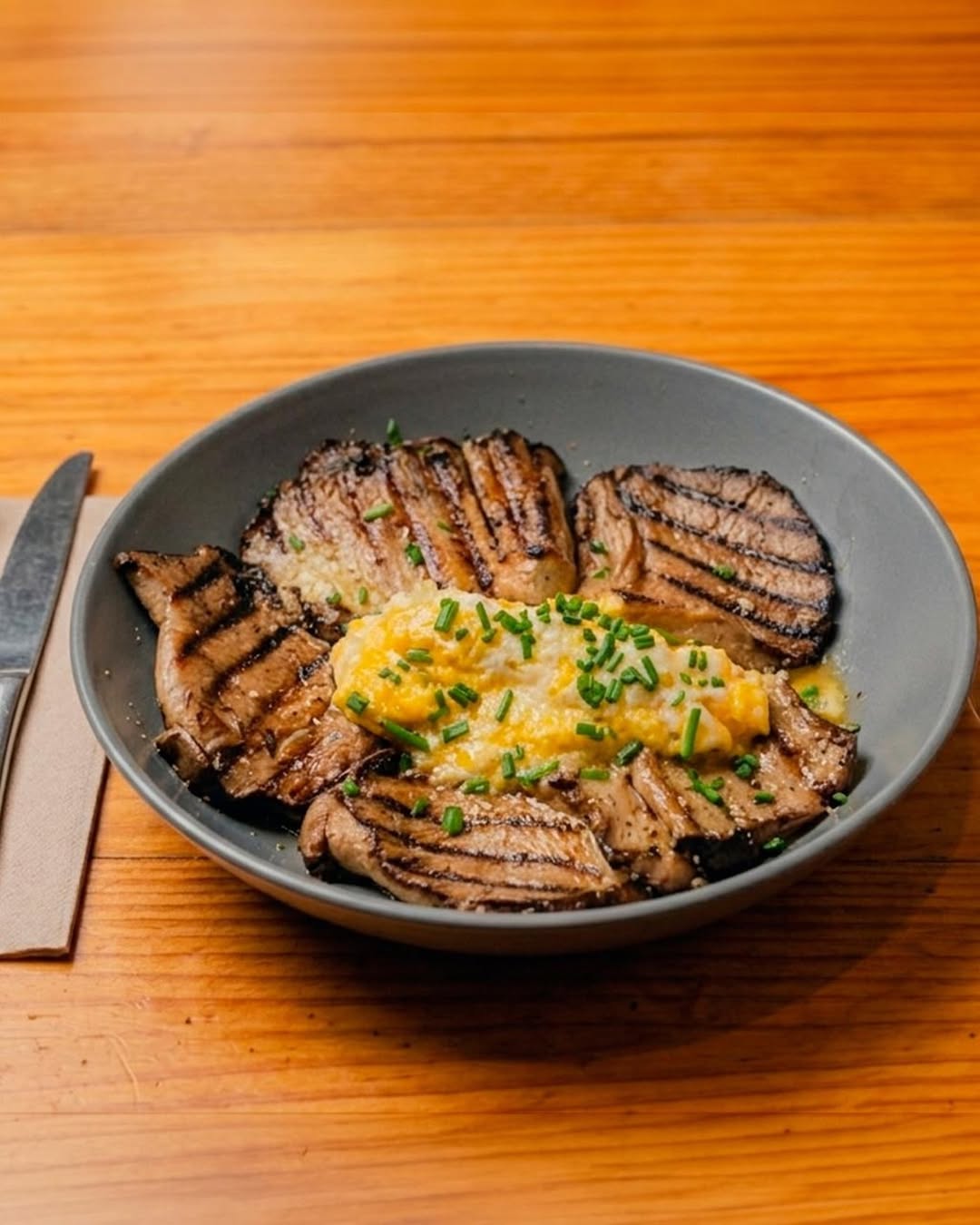 Nuestras setas con huevo combinan sabor, textura y ese toque casero que invita a quedarse un rato más. 🍳
Porque disfrut