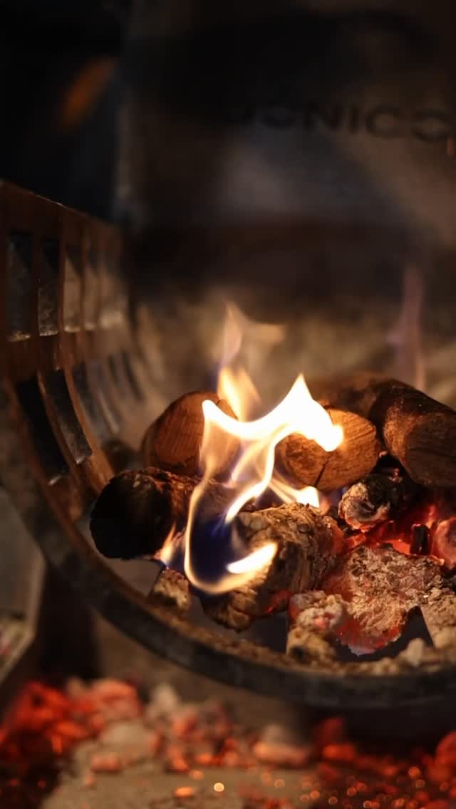 Hay dos tipos de personas este verano: las que siguen buscando dónde comer… y las que ya tienen mesa en Ceferino. 🥩🔥
Si