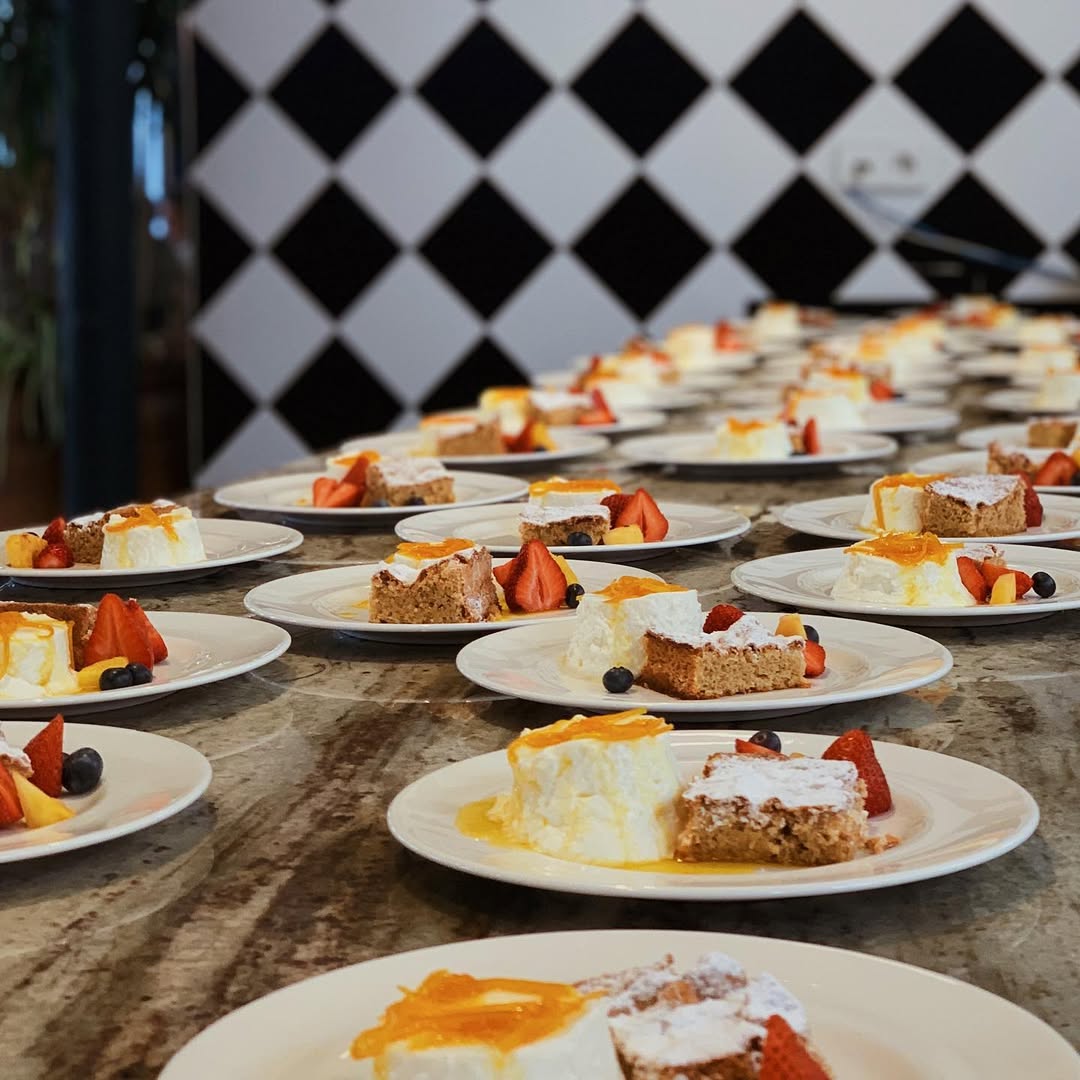 ¡Nuestro chef Tomeu Torrens ofrece servicio de catering para tus eventos!🥂
- Contrata nuestros servicios llamando al 971