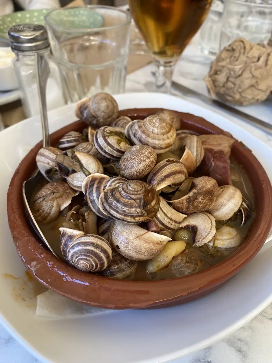 Caracoles (snails) in a clay pot at Celler Can Pep