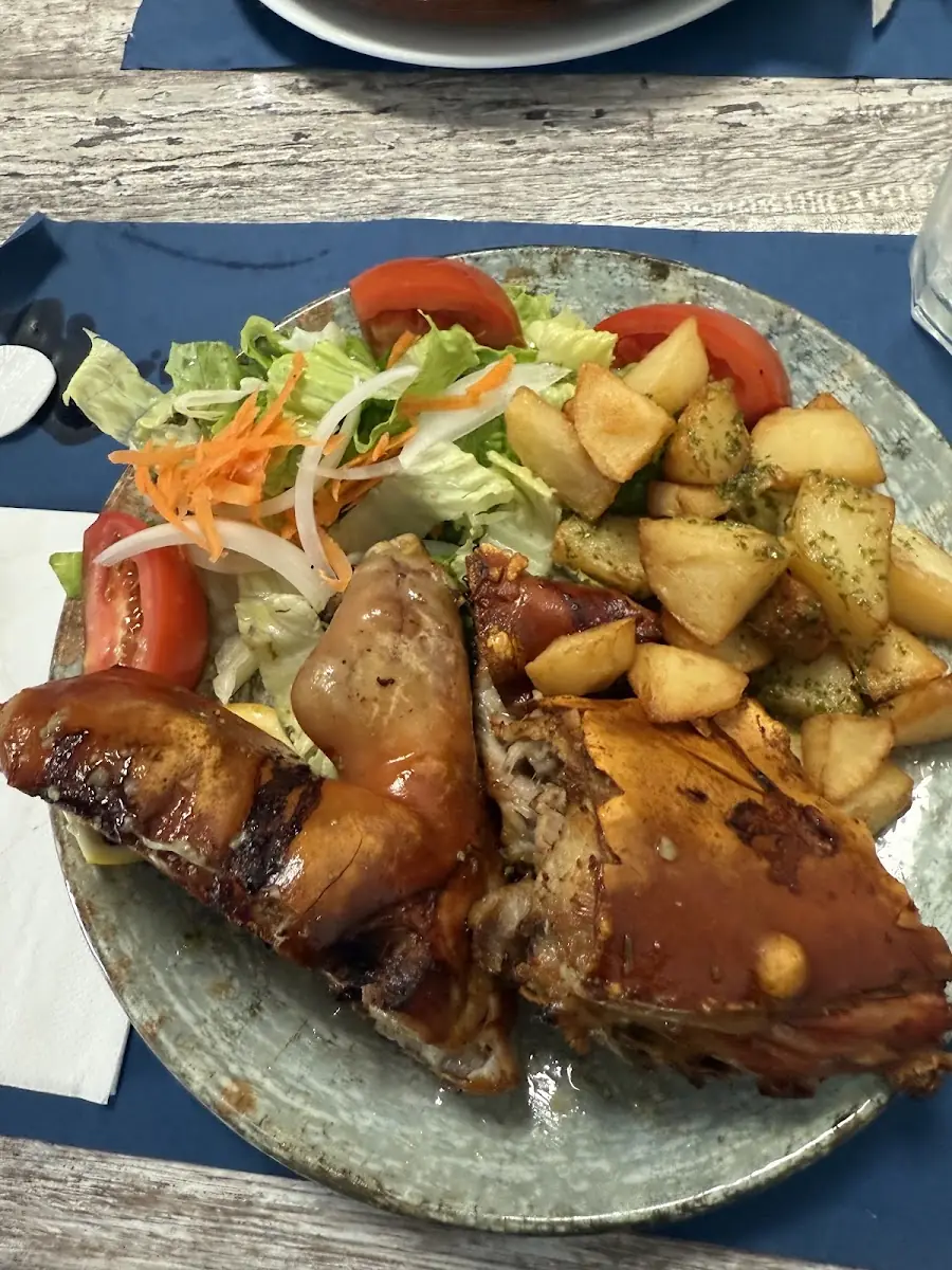Roast pork with salad at Celler Can Pep