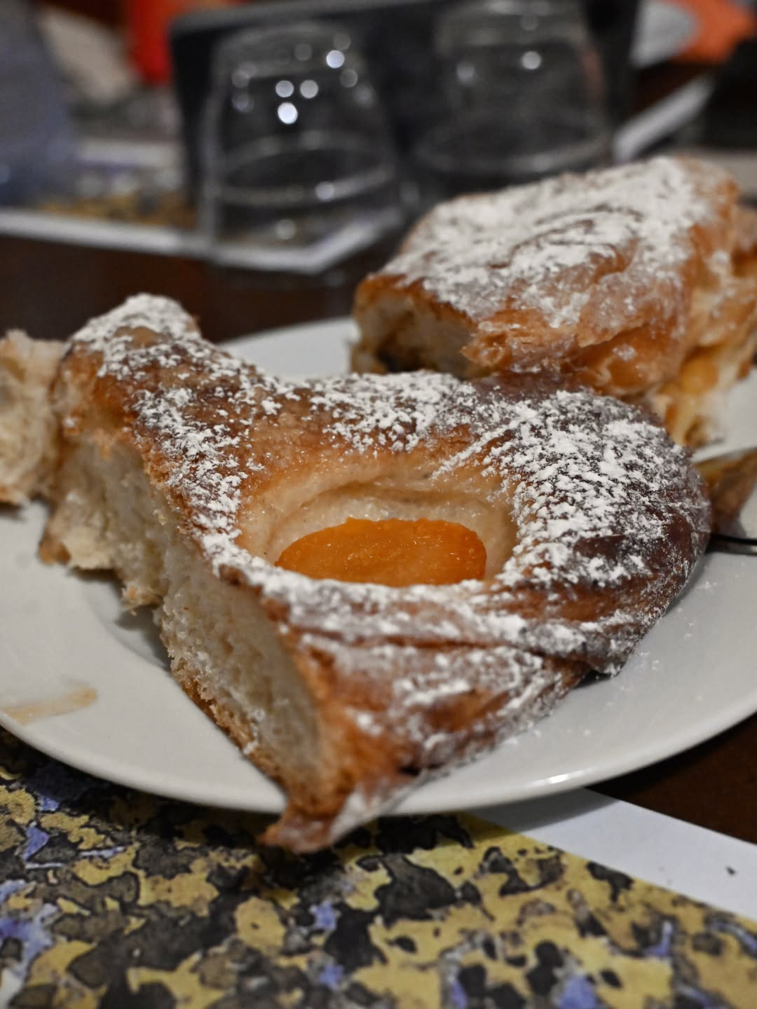 Esos postres que son tan nuestros … 

#CellerSaPremsa #EnsaimadadeAlbercocs #PostresTradicionales #Palma
