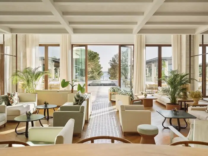 The Cercle lounge bar at Four Seasons Resort Mallorca at Formentor