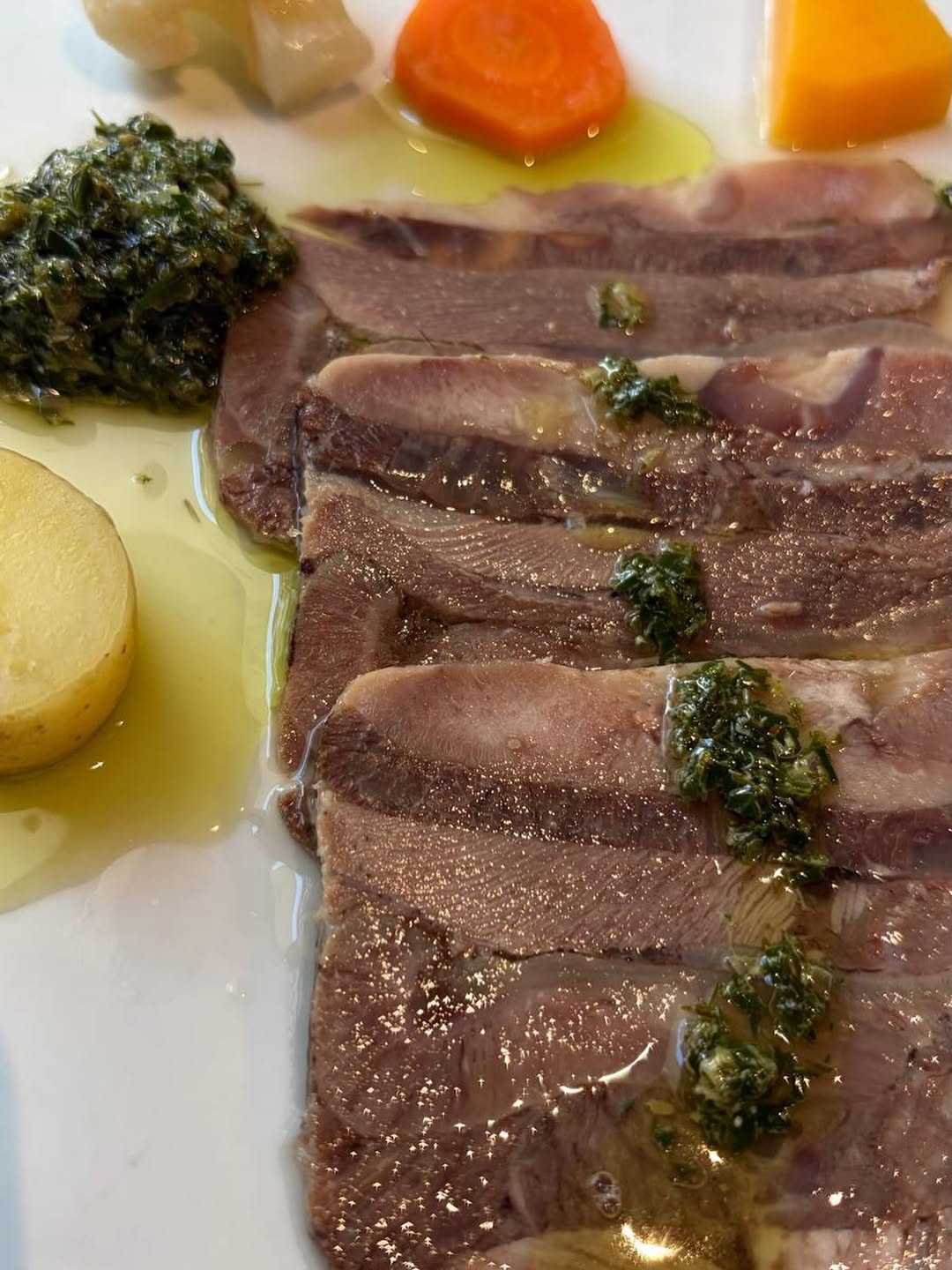 Tête de veau

📷 @anamariaarena 

#labuenavida25años #todosecocinaenlabuenavida #cocinadetemporada #salesas #cartadevinos