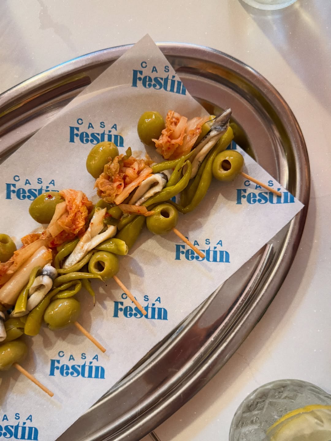 De cuando fuimos a cenar a @casa_festin y como siempre, se nos fue de las manos pidiendo. Carta completa es un must en e