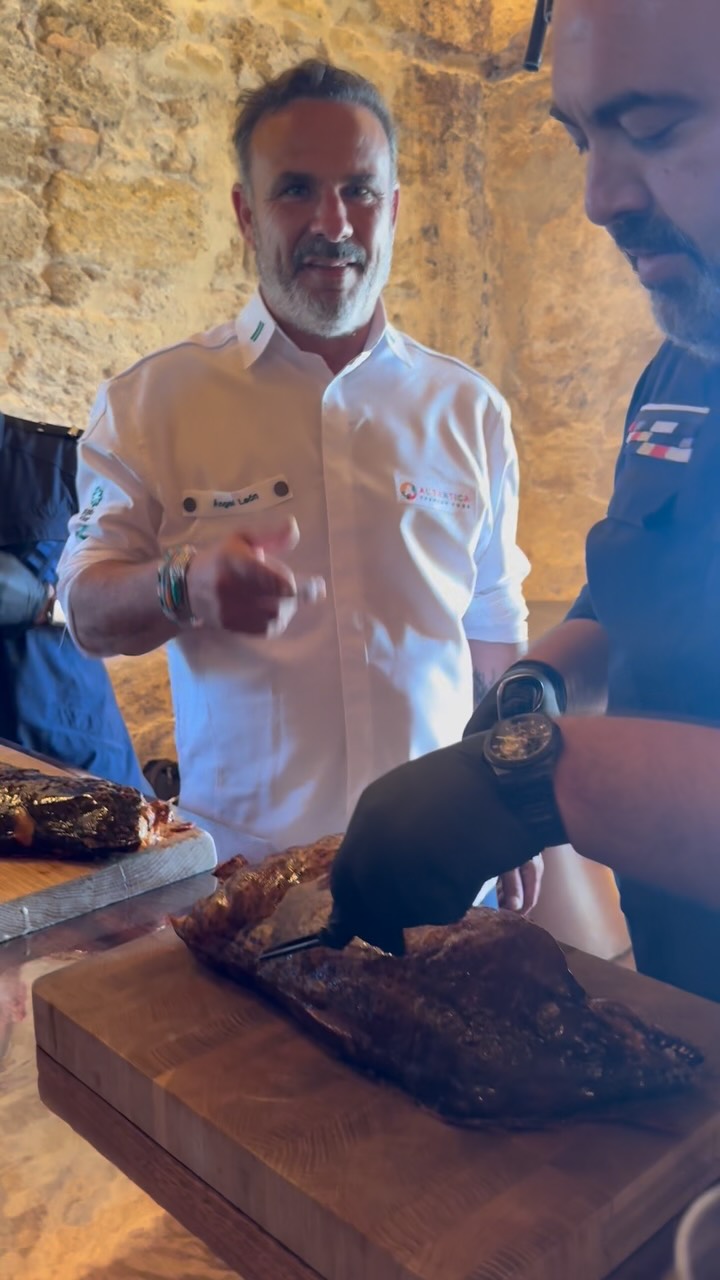 Mi admiración por @angel_leon_aponiente viene de muchos años atrás.

Creo que el trabajo que lleva haciendo desde hace t