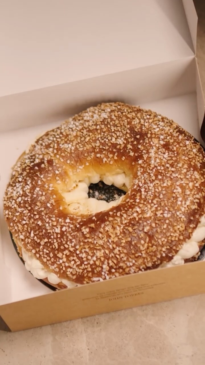 Estas navidades nace una edición limitada y única: el Roscón de TATEL by John Torres @johntorrespan
Este roscón artesana