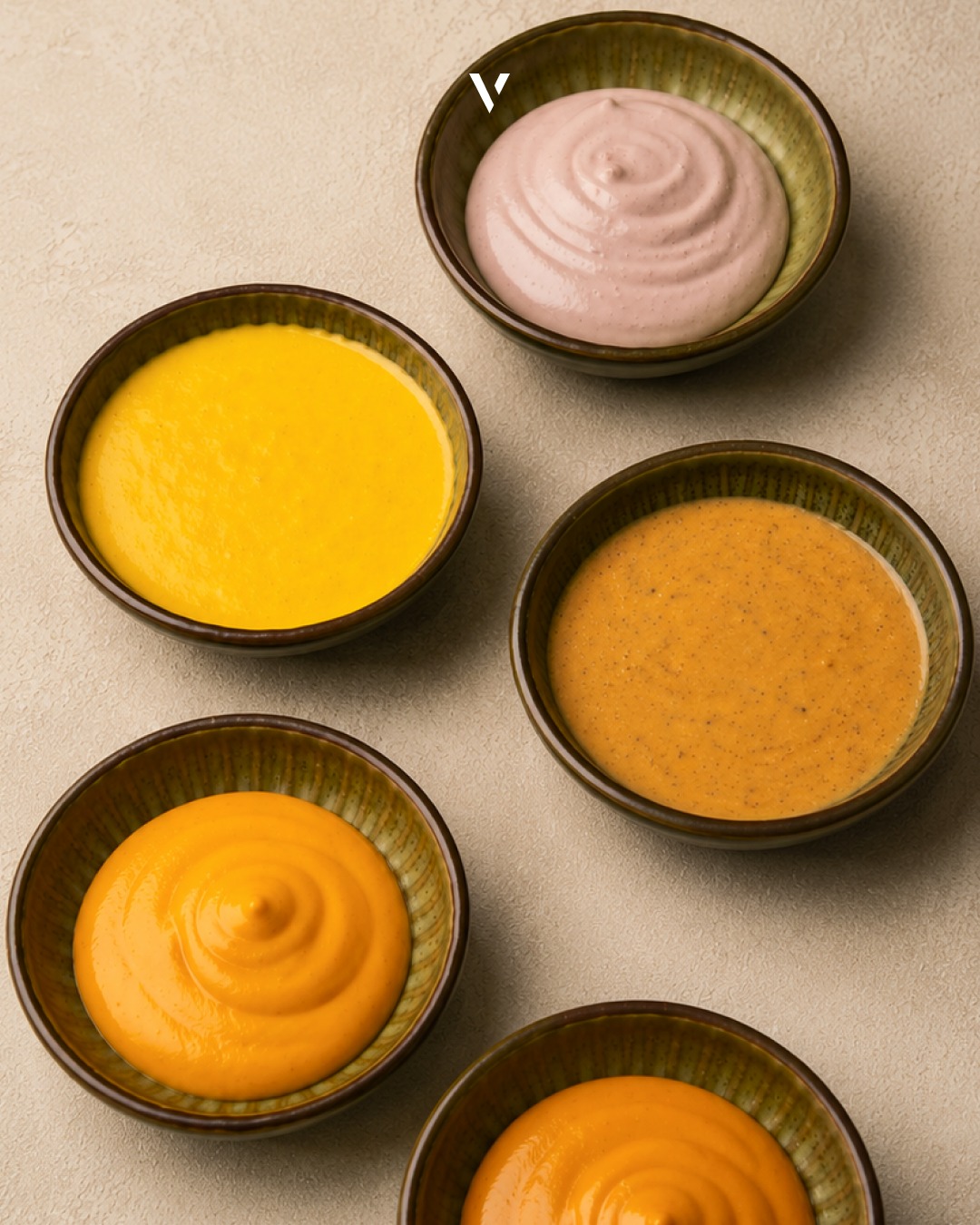La pregunta no es si añadir salsa. Es cuál. 🇵🇪🌶️
Crema Huancaína, Rocoto Ahumado, Acevichada Ahumada, Mayo de Aceituna d