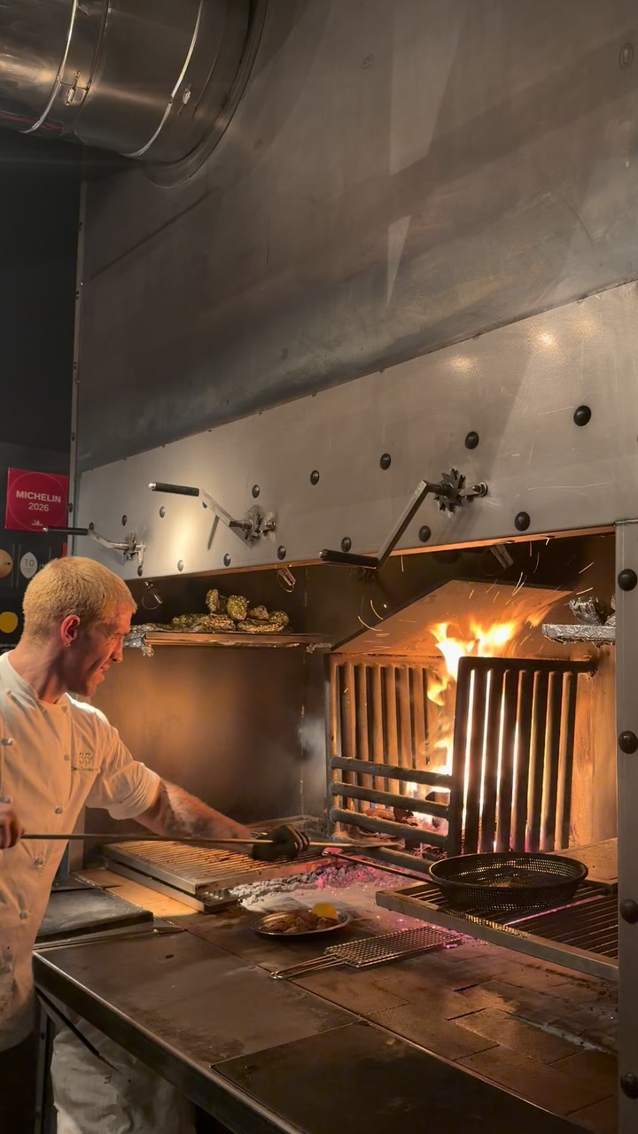 Hacía mucho tiempo que no me metía en la parrilla.

Sin duda, una de las partidas más duras del restaurante.

Calor cons
