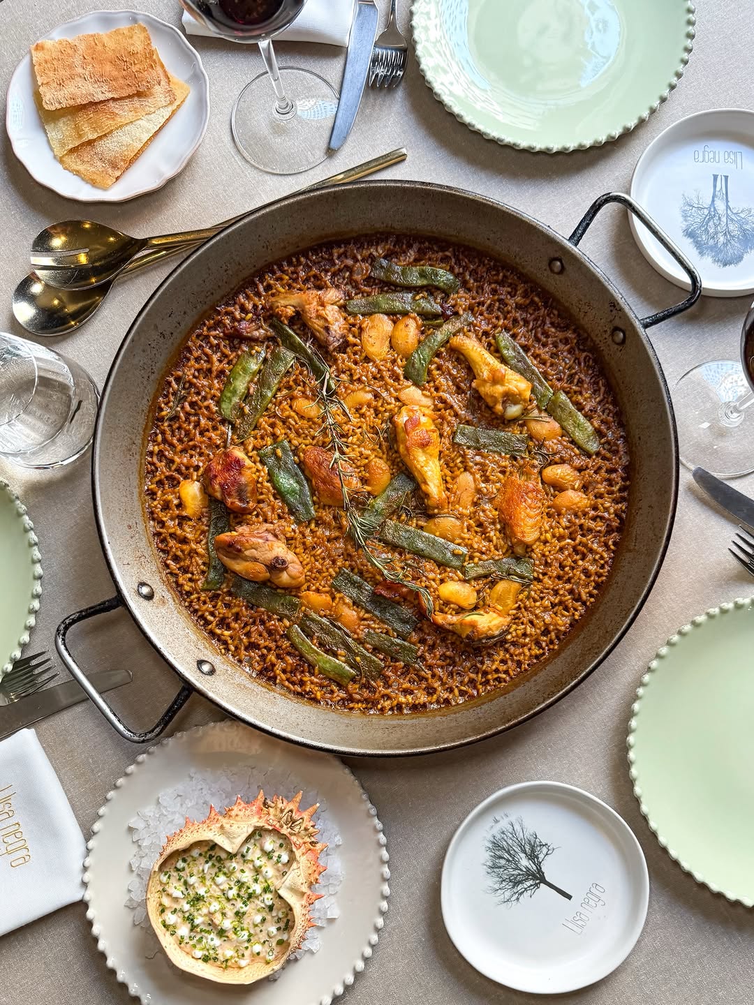 Por ese momento en el que la paella llega al centro y, de repente, todos tenemos claro dónde queremos estar. Hoy celebra