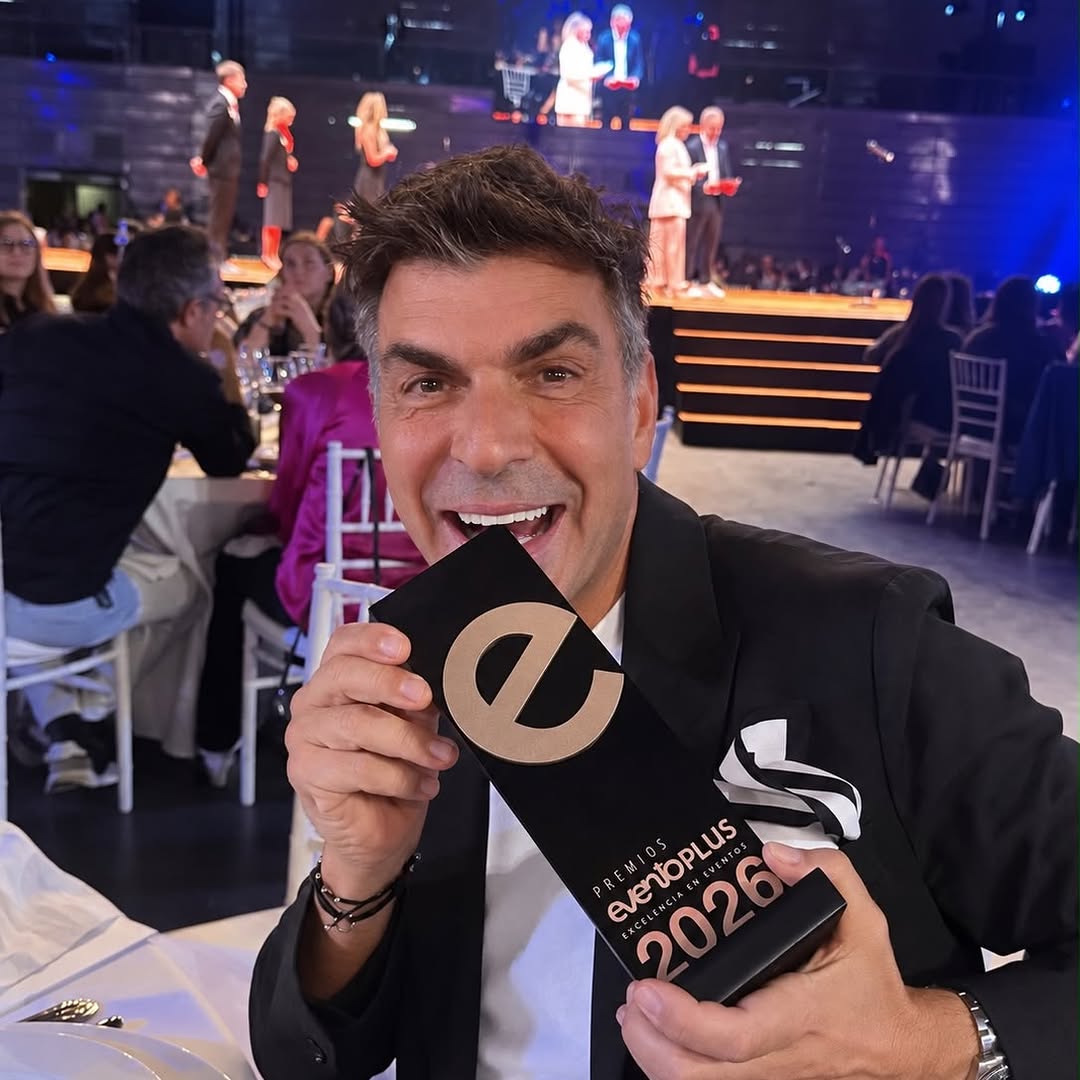 Hay premios que hacen especial ilusión. Y otros que, además, te llevan directamente al corazón.

Muy feliz de recibir el