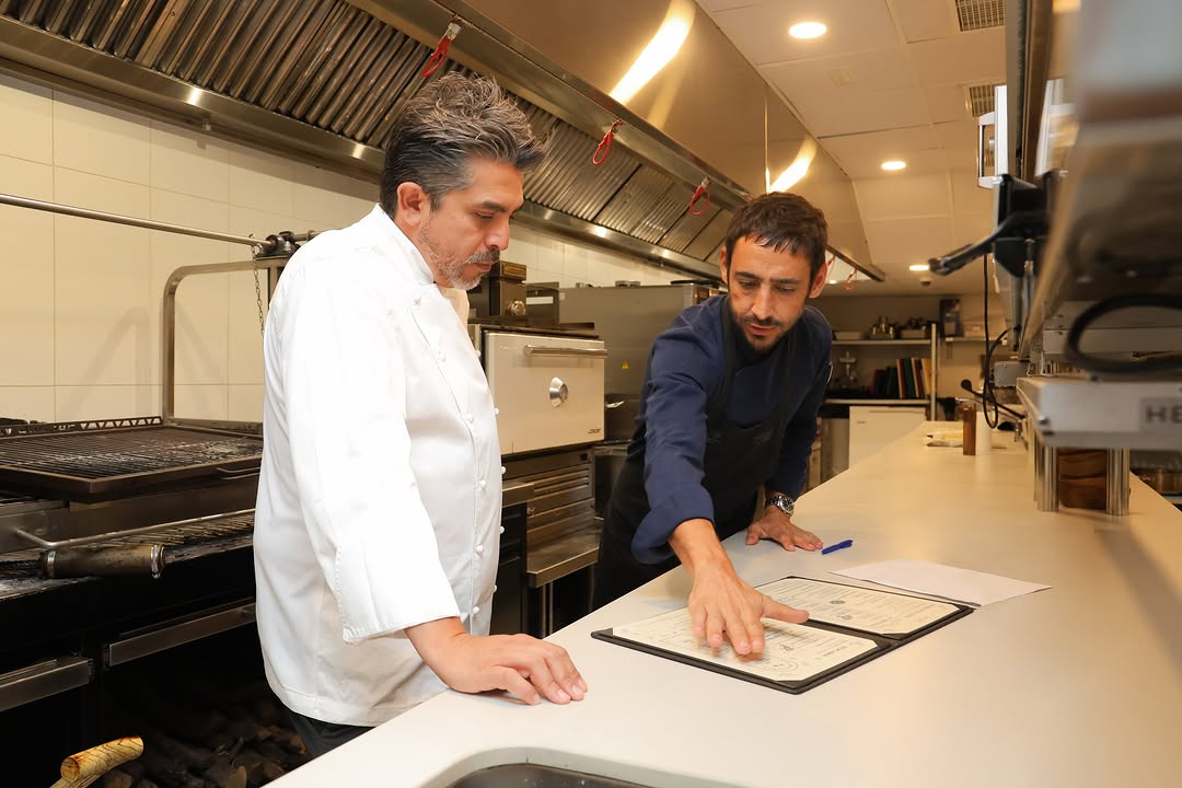 Dos chefs. Una cocina. Un mismo respeto por el producto y por México. 🇲🇽
ODA A MÉXICO - una carta efímera que nace del
