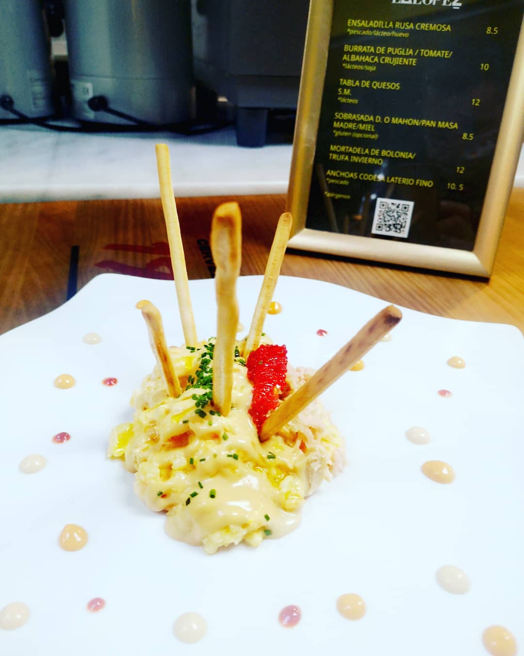 A este frío ruso, le homenajeamos con nuestra ensaladilla rusa, eso sí con un chupito de vodka y nasdrovia @lalopezbar #