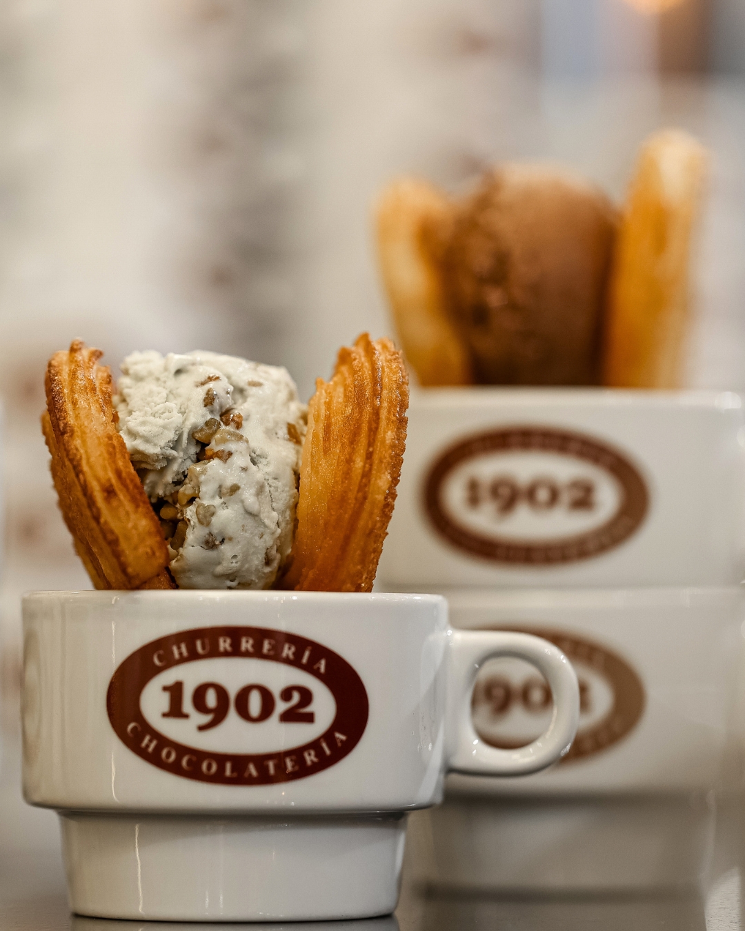 El calor vuelve a Madrid y en Chocolatería 1902 lo combatimos con uno de nuestros imprescindibles del verano: el Churroh