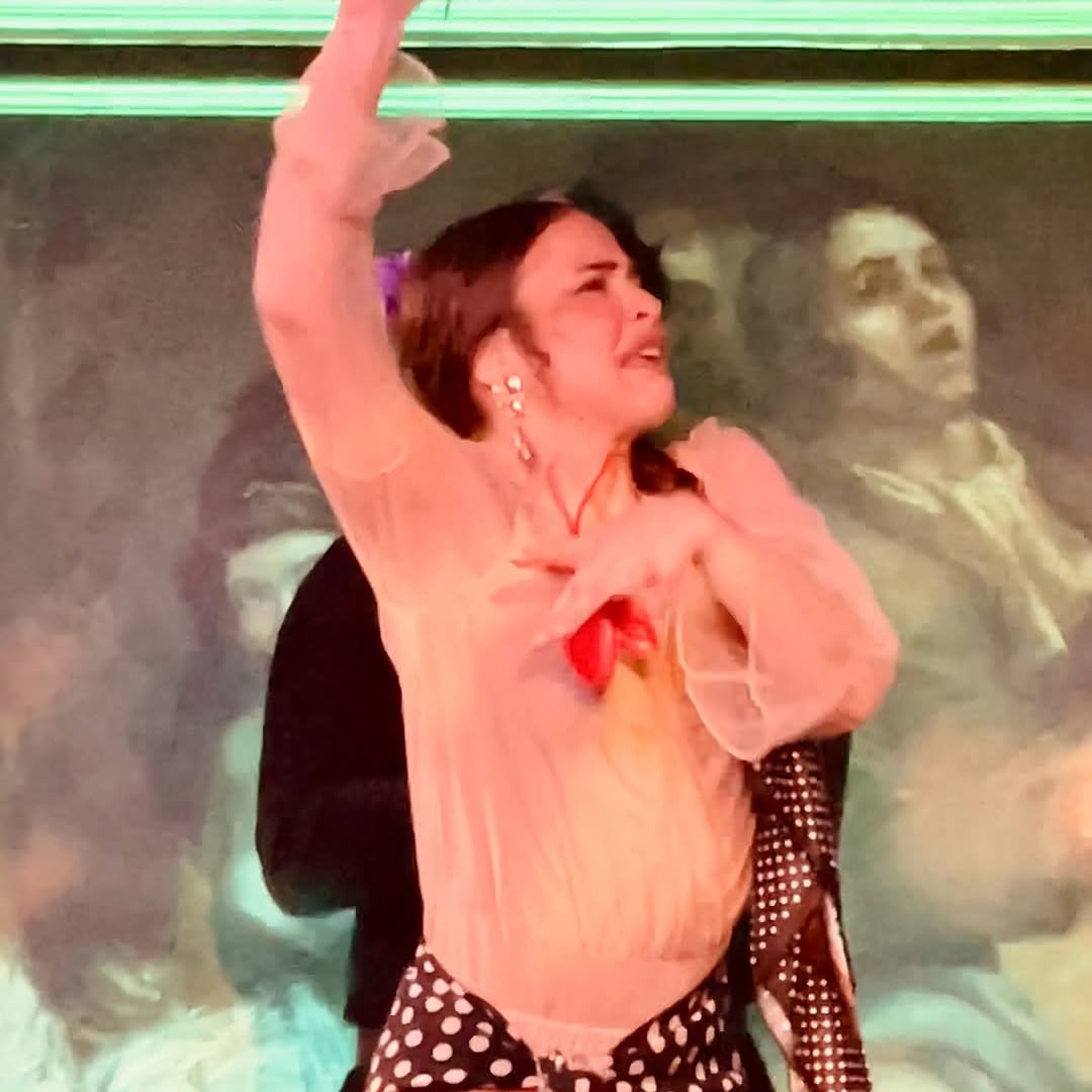 Lo que sucede cuando Macarena Ramírez sube con sus castañuelas al escenario de Corral de la Morería

#flamenco #bailaora