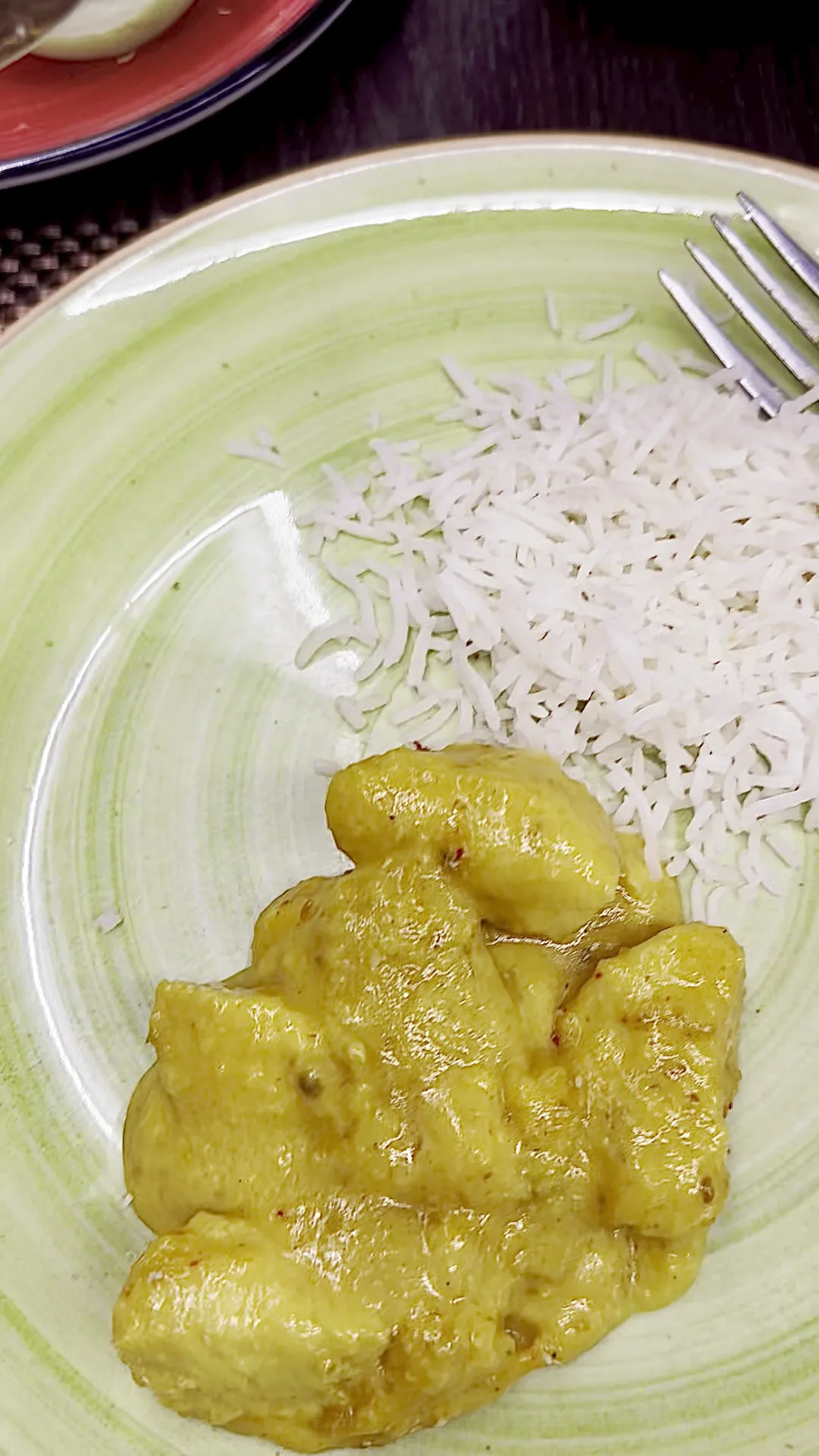 Chicken pieces in a green herb curry sauce