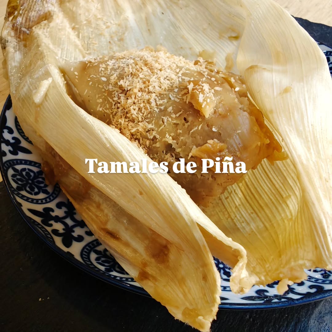 🇲🇽 ES

Tamales de piña 🍍

Masa de maíz suave y esponjosa, piña asada y una salsa cremosa de leche de coco, con ese punto