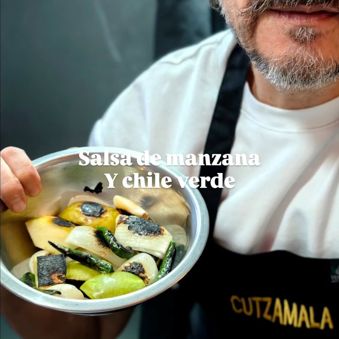 Después de tantos años cocinando, sigo teniendo mis favoritas.

Esta salsa de manzana y chile verde es una de ellas. Fre