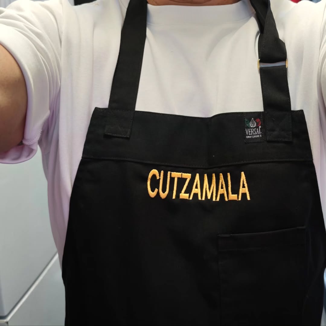 Nos hemos puesto el nombre en el delantal.

Ya solo nos falta comportarnos como profesionales.

😁🥑🌶️🌽🧐