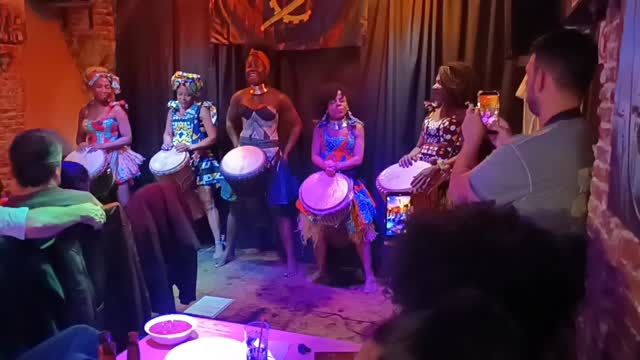 Con el grupo MWANA PWO de n el restaurante Dakar