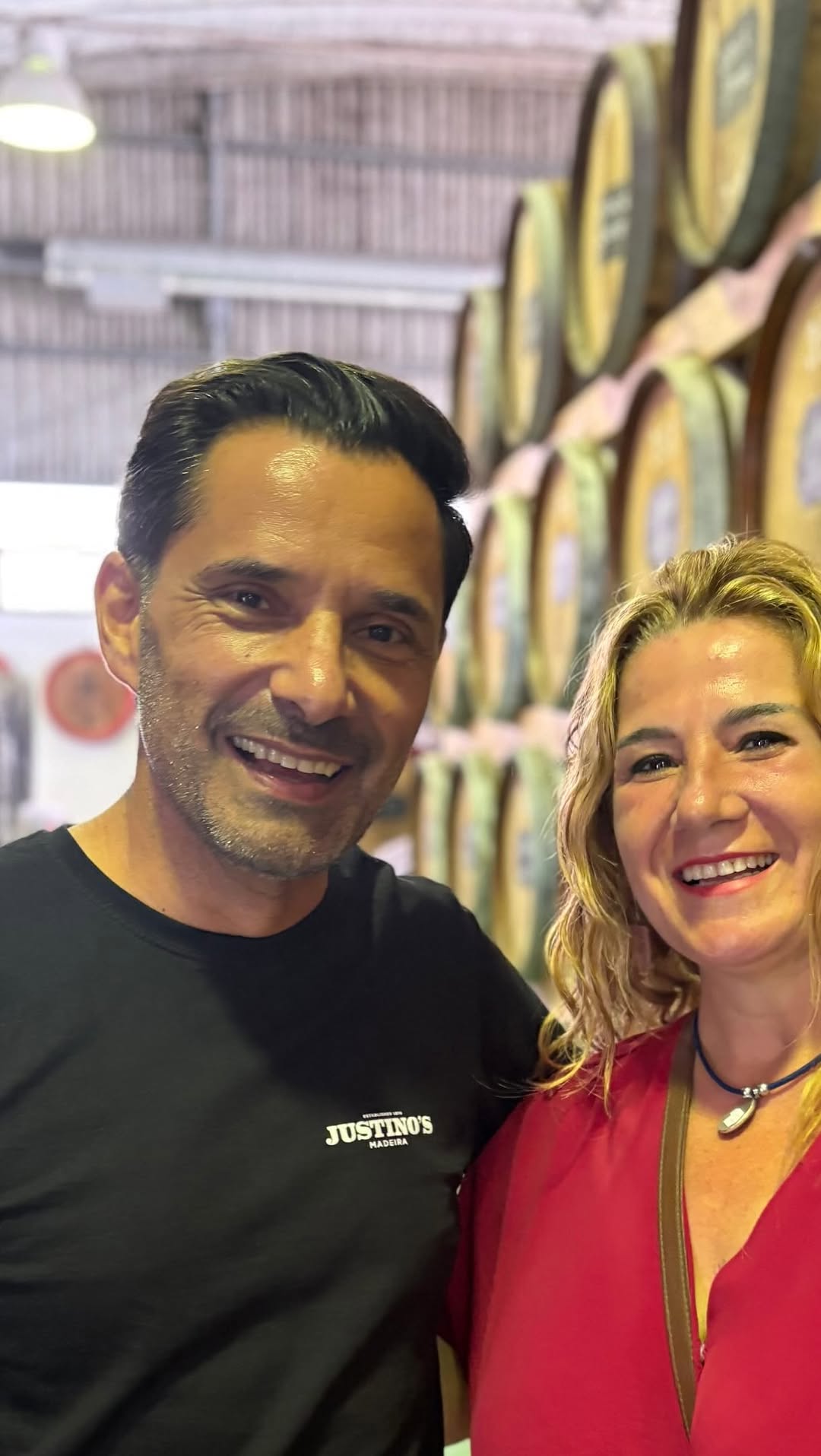 Ayer vivimos una de esas visitas que te recuerdan por qué el vino es algo tan maravilloso.
En Justino’s tuvimos la suer