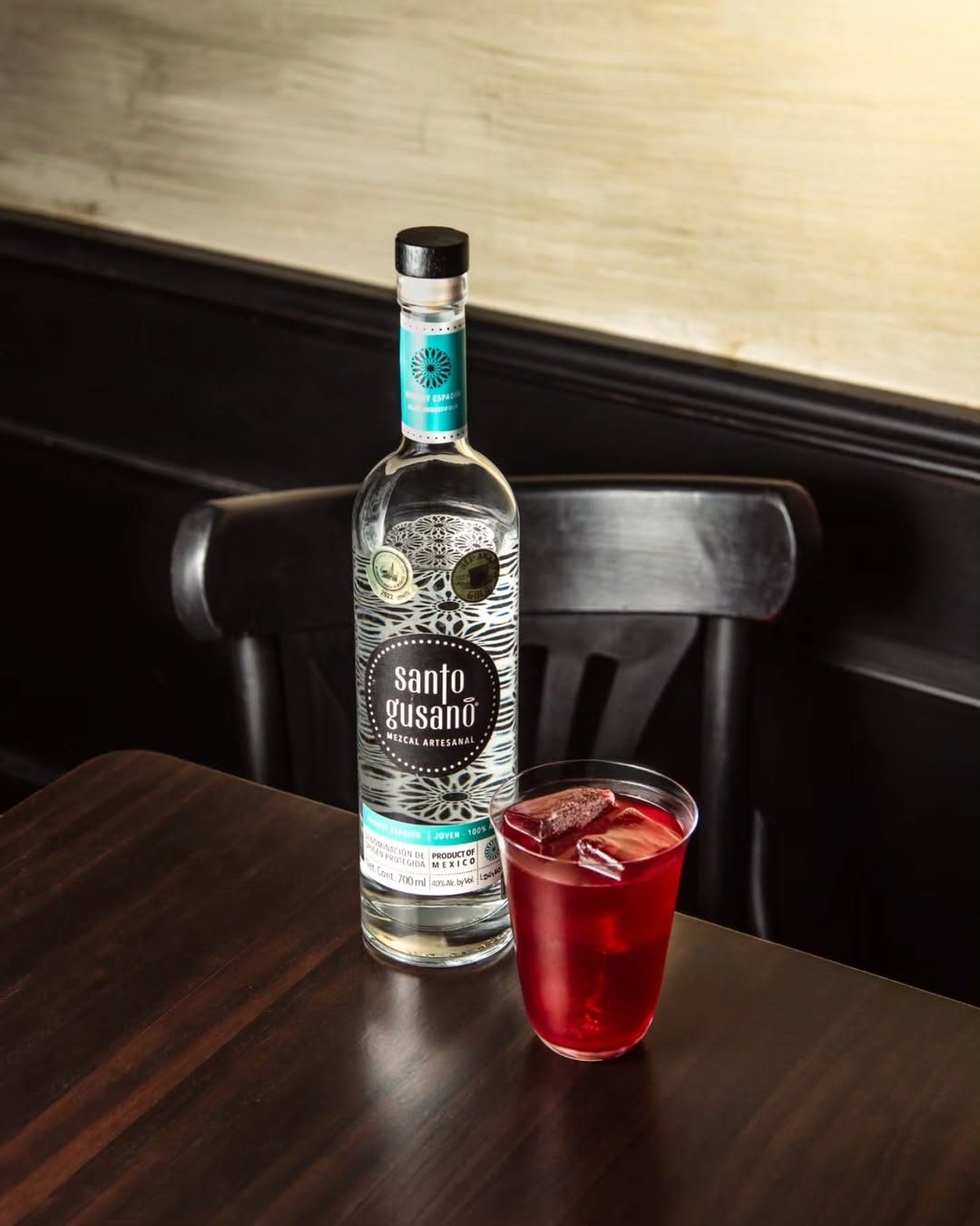 Chamoy Iced Tea, nuevos cócteles de temporada.
Mezcal Santo Gusano, fresas, hibiscus, amontillado y chili se unen en es