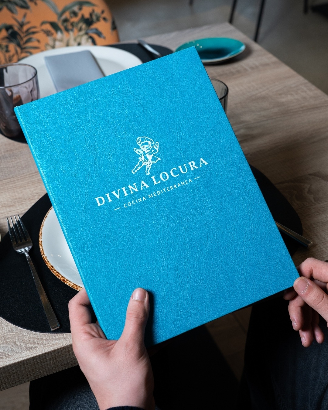 La rutina vuelve. Los buenos momentos, también.
Una carta por descubrir, una botella que compartir, un plato para disfr