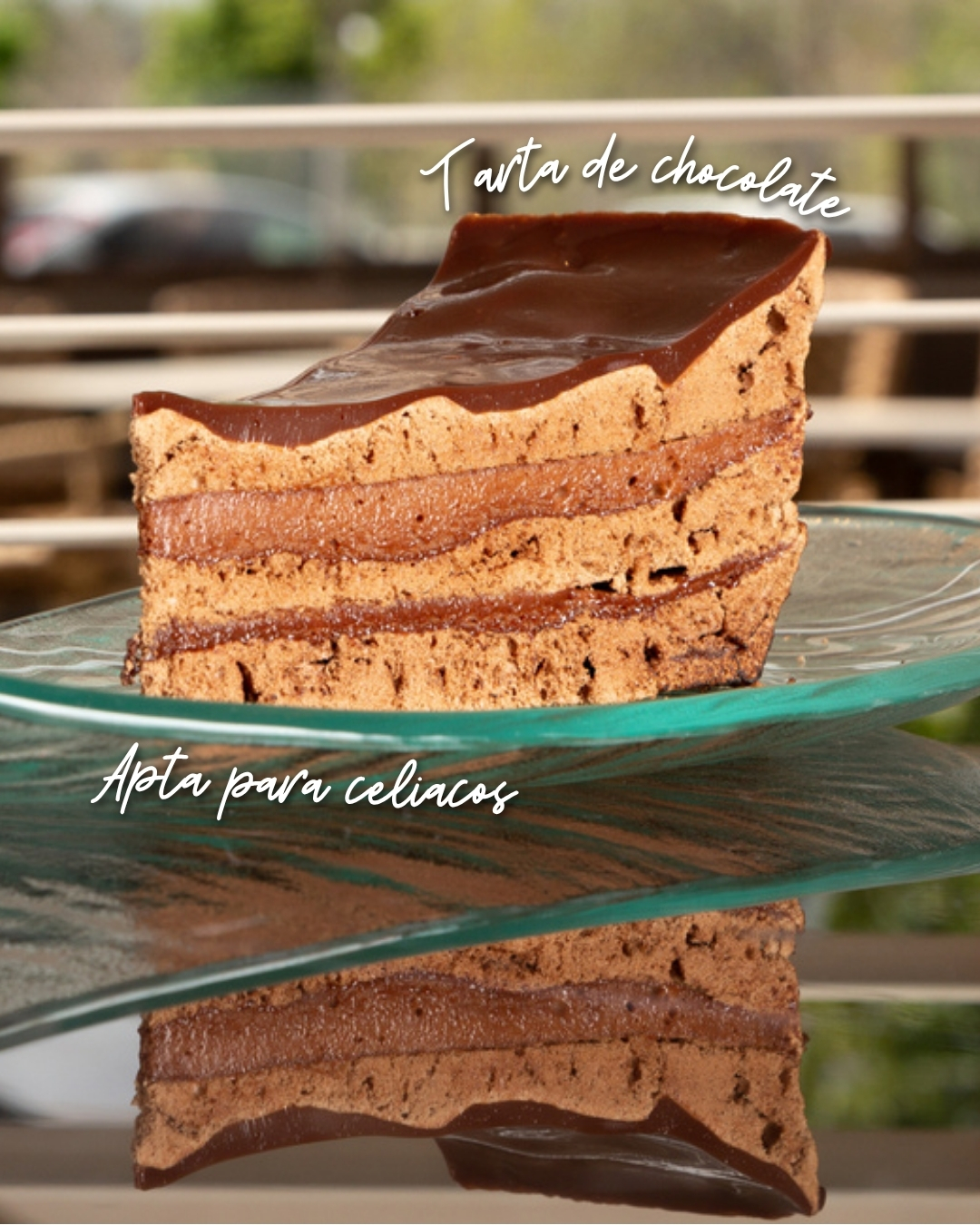 Si eres de l@s que nunca dice que no a un buen postre, este carrusel es para ti.
Nuestra tarta de chocolate o un coulan