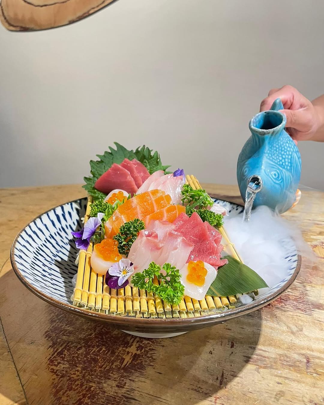 Haciendo pruebas con hielo seco 🙌
Deslizar hasta el final para ver el vídeo!

Podéis venir a disfrutar de este plato y m