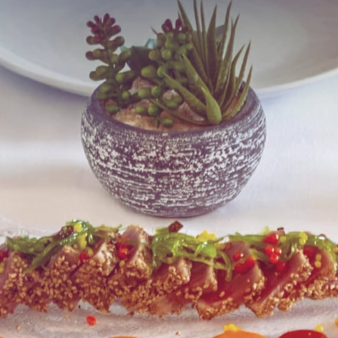 Sabor, frescura..., nuestro tataki de atún rojo combina una delicada textura con un exquisito sabor. Déjate seducir por