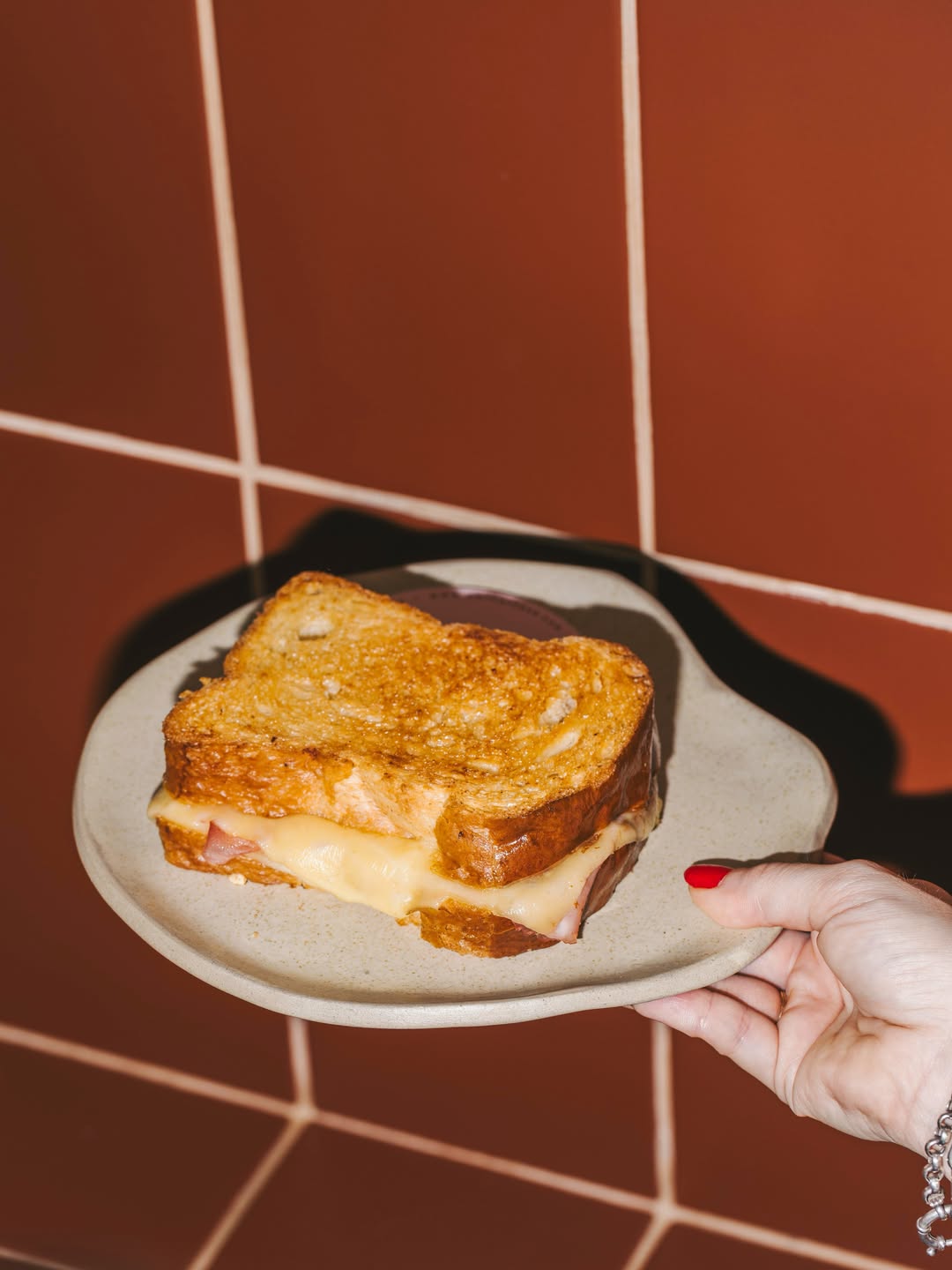 Nuestro brioche nació para acompañarte a cualquier hora del día.
Hoy, en forma de bikini. Gracias a nuestros amigos de D